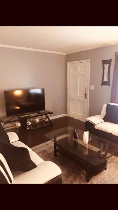 9 mins Tyler Perry Studios, Downtown & ATL airport