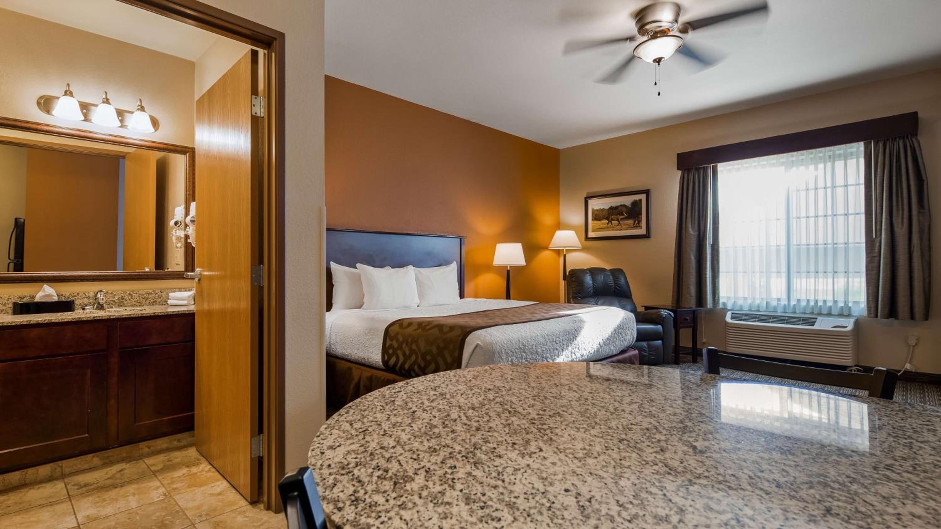 Dodge City Vacations - Best Western North Edge Inn - Property Image 3