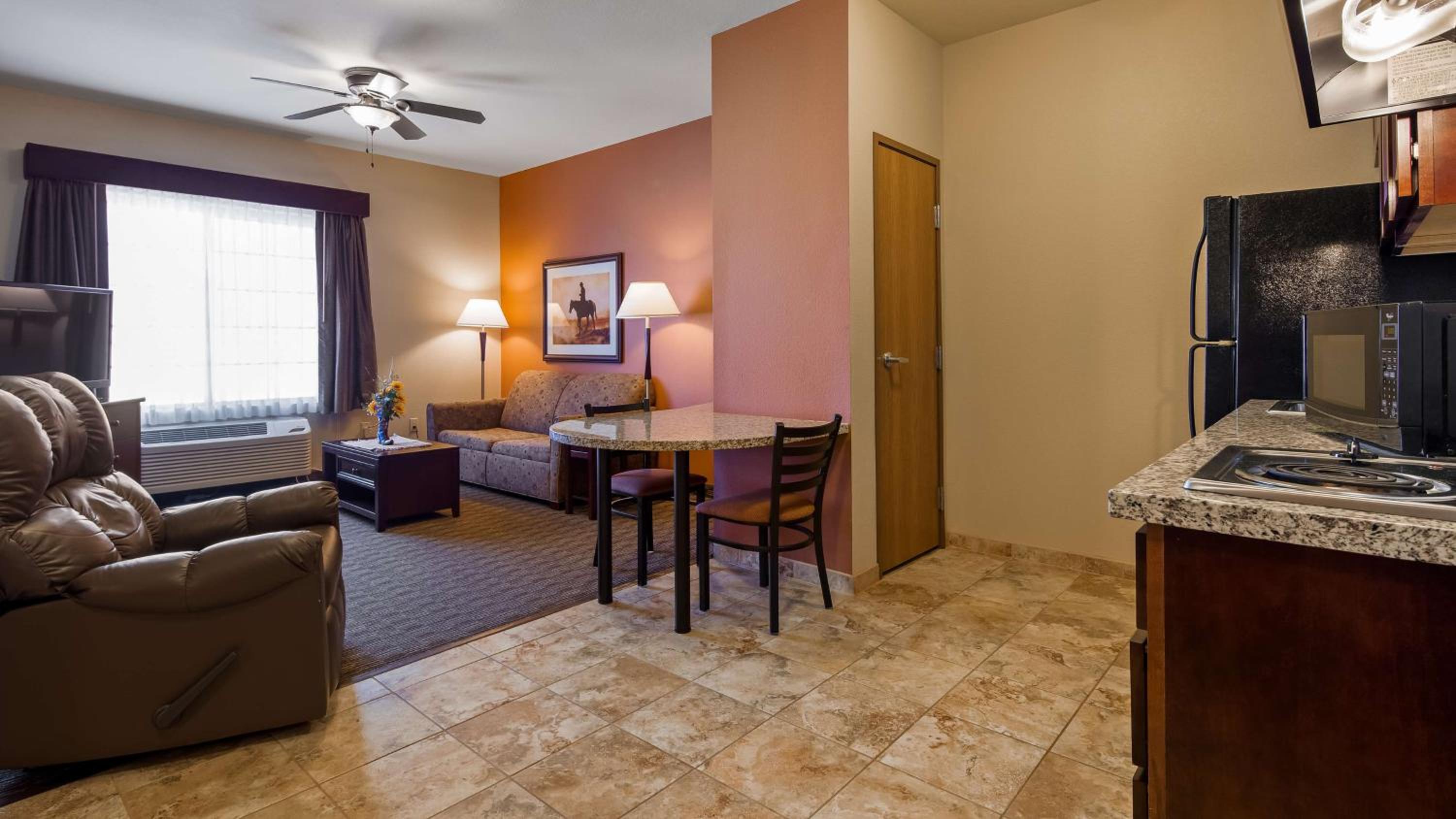 Dodge City Vacations - Best Western North Edge Inn - Property Image 14