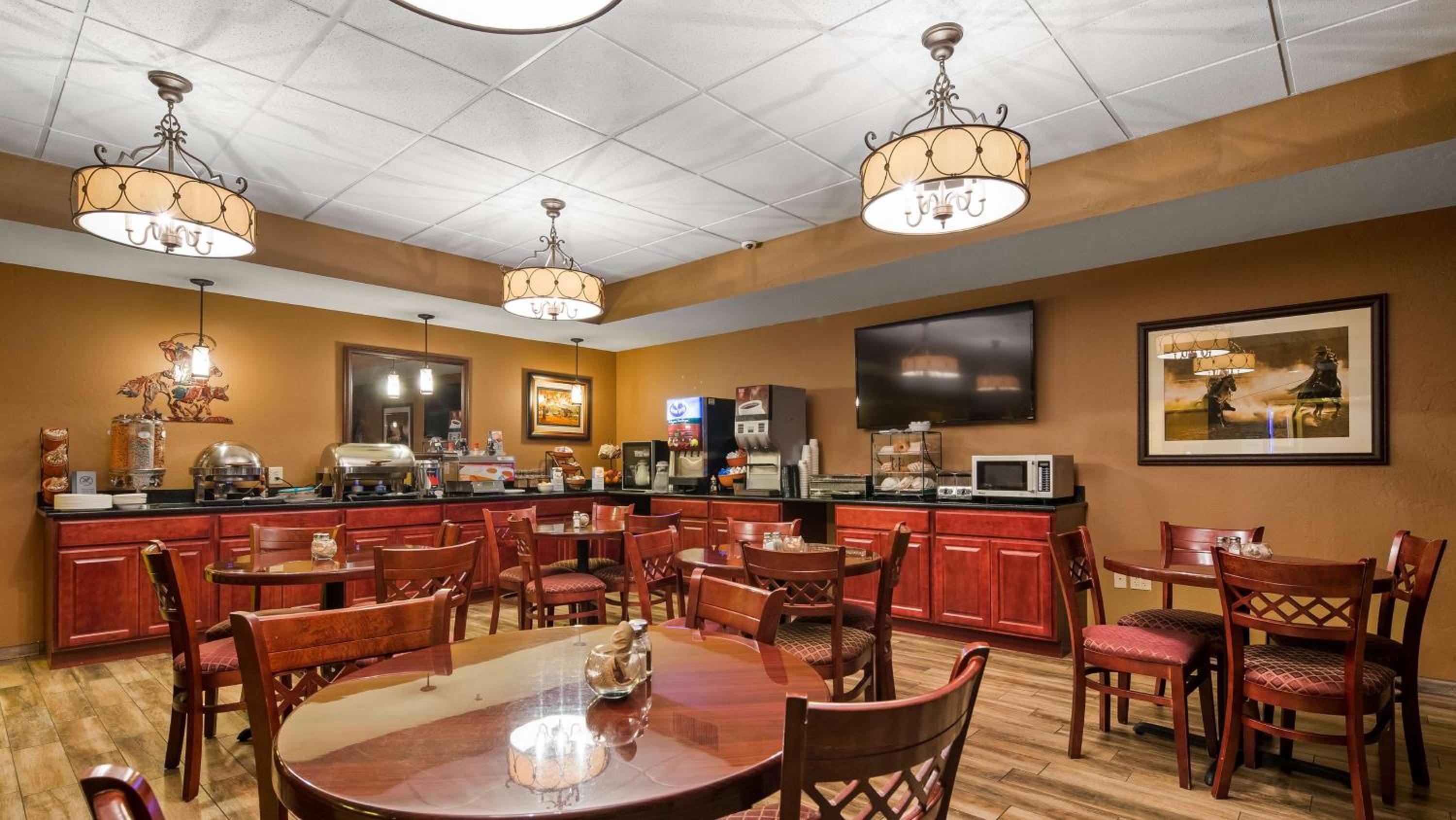 Dodge City Vacations - Best Western North Edge Inn - Property Image 5