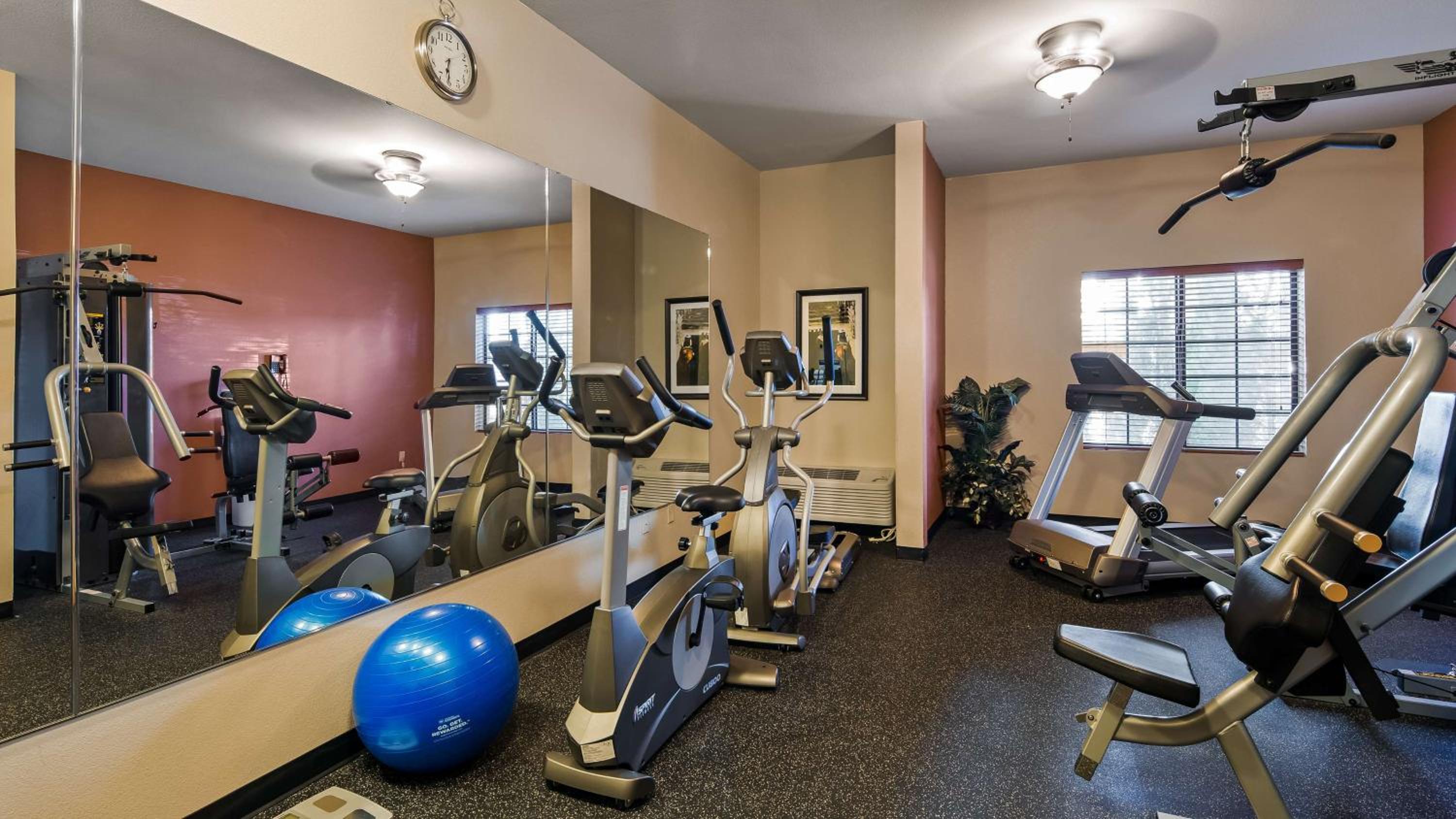 Dodge City Vacations - Best Western North Edge Inn - Property Image 16