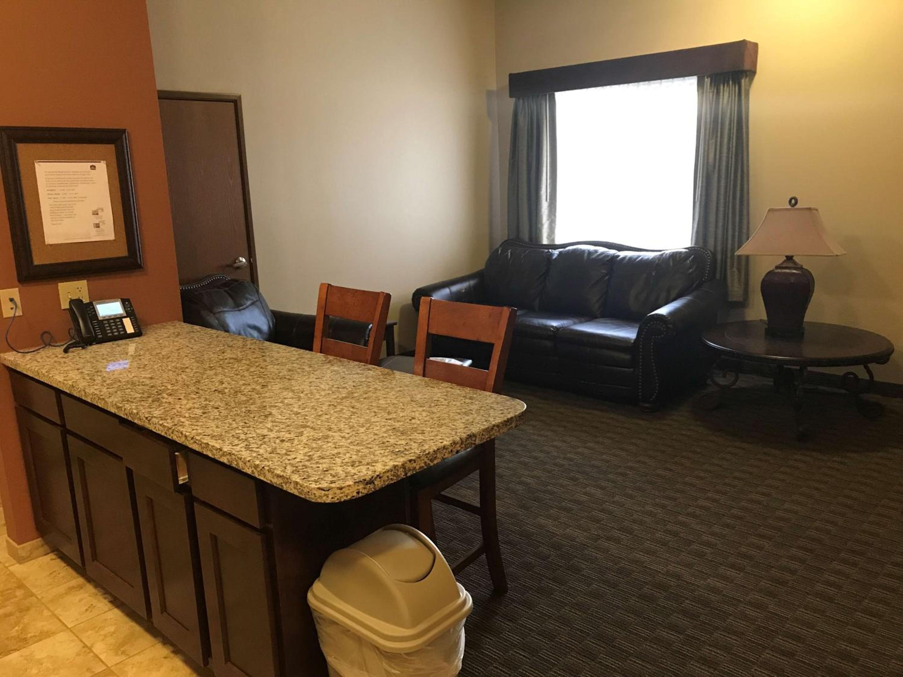 Dodge City Vacations - Best Western North Edge Inn - Property Image 10