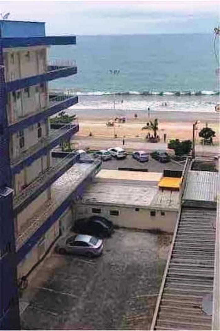 Flat Vista Mar 109 - Praia do Morro - prédio frente Mar - varanda com vista mar - elevador - atravessou a avenida, ja esta na Praia - internet - com garage