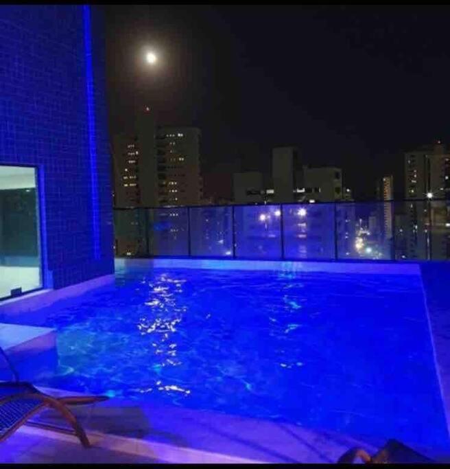 Flat - Boa Viagem para até 5 pessoas, andar ALTO vista Mar, Piscina, Wifi 500Mbps,