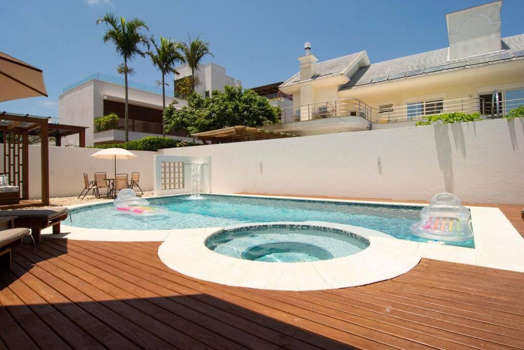 Casa Mansão Reveillon Jurerê In 100mts da praia