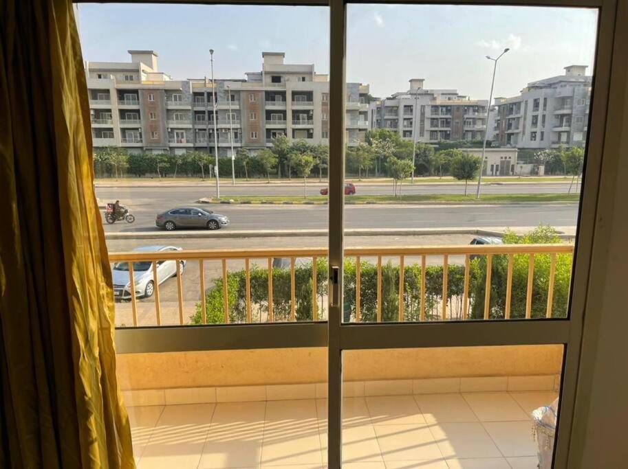 Modern Cozy Apt in Sheikh Zayed view 3