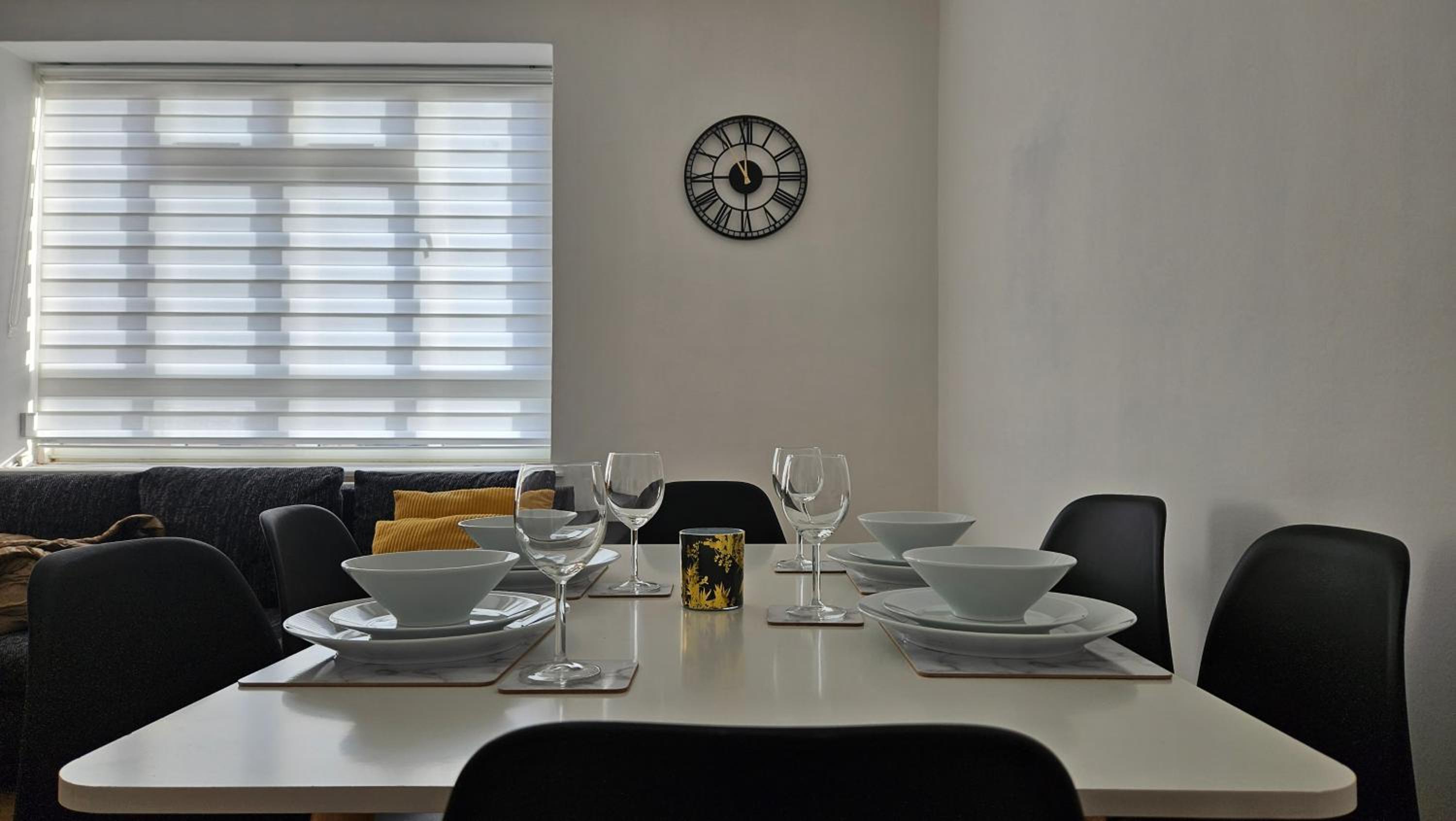 Spacious Two Bedroom Apartment in Battersea, Free Parking