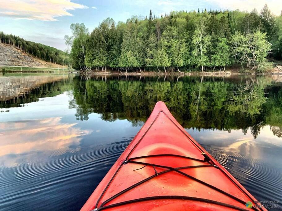Waterfront 25 mins to Tremblant w/Hot Tub & Sauna