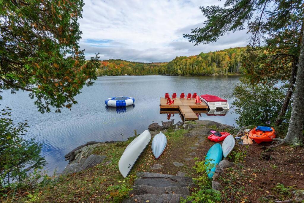 Waterfront 25 mins to Tremblant w/Hot Tub & Sauna