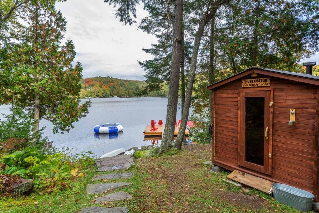 Waterfront 25 mins to Tremblant w/Hot Tub & Sauna