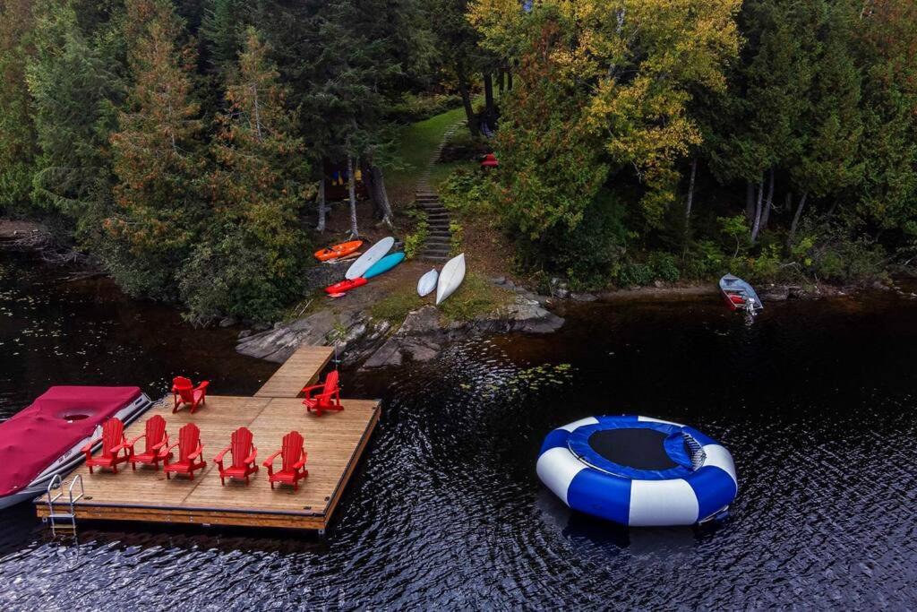 Waterfront 25 mins to Tremblant w/Hot Tub & Sauna