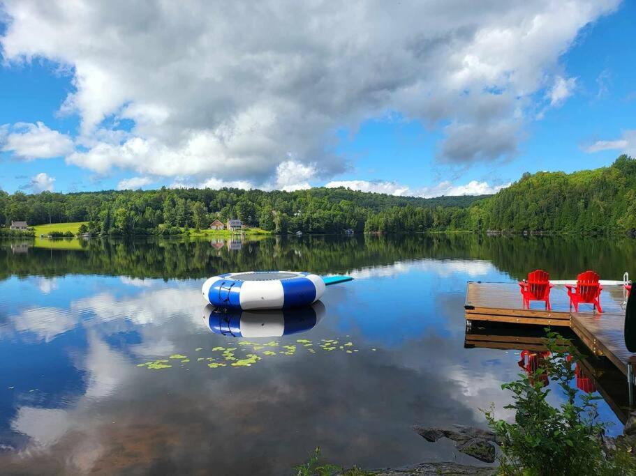 Waterfront 25 mins to Tremblant w/Hot Tub & Sauna