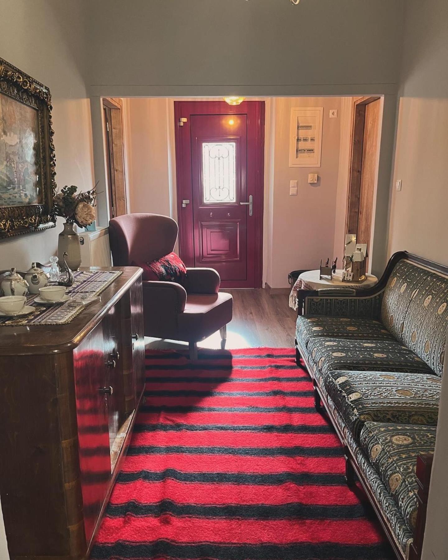 Kostoulashouse
