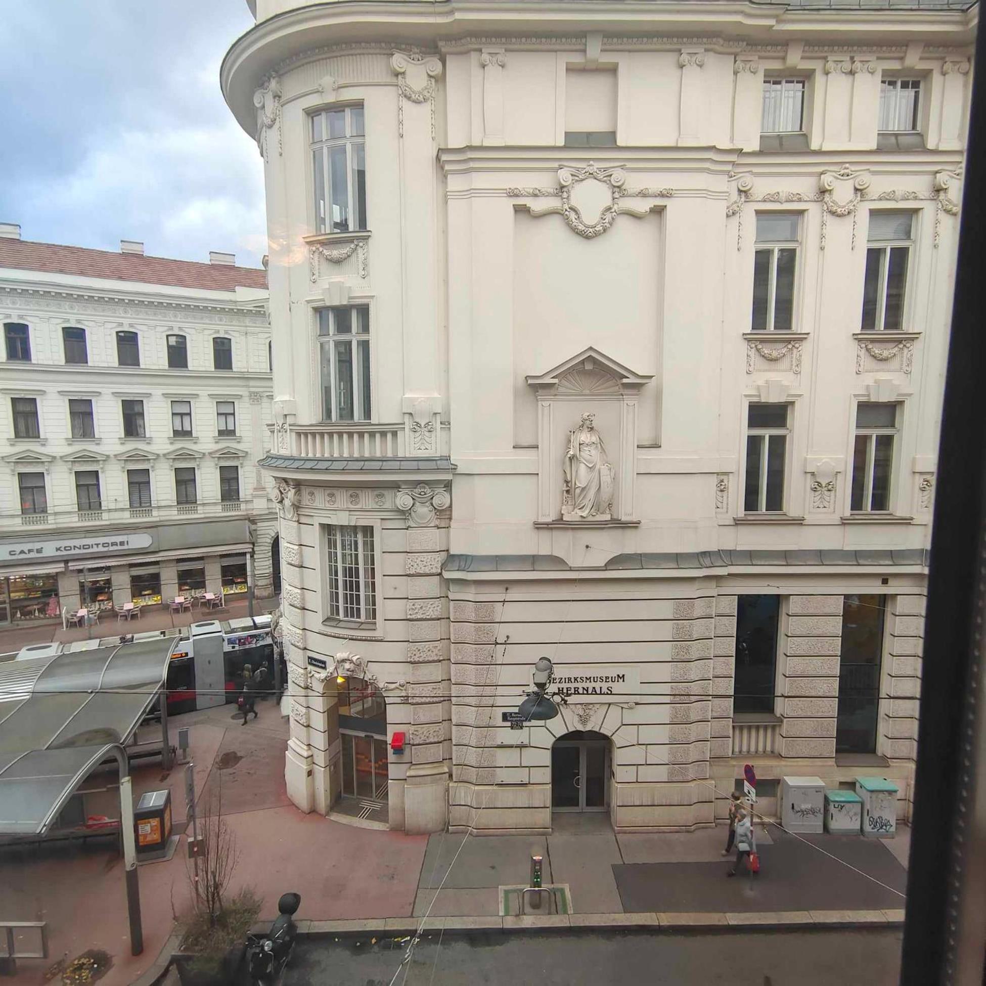 Large 4 room apartment in the center of Vienna