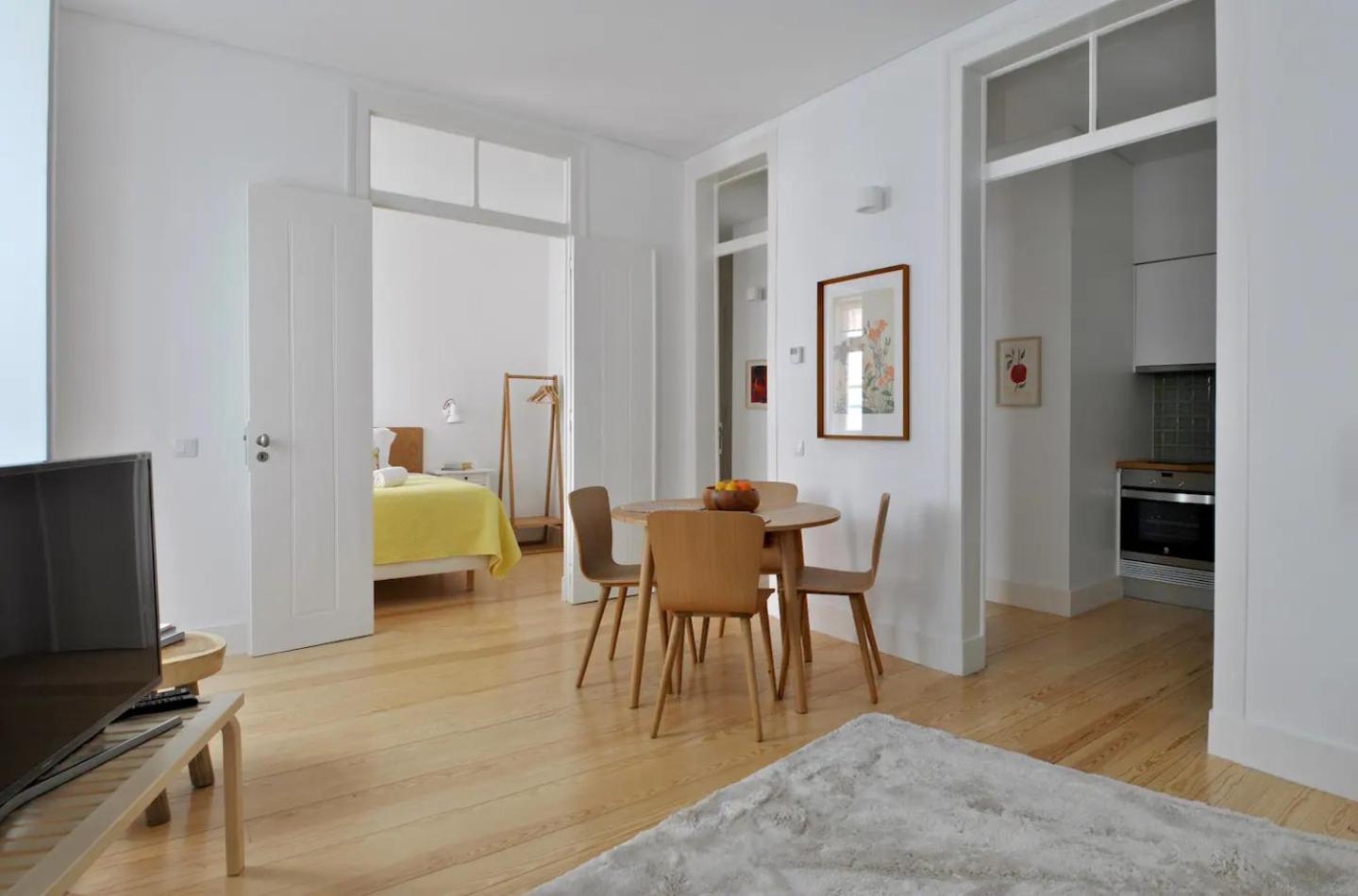 Alfama Confortable Apartment near Cathedral view 5