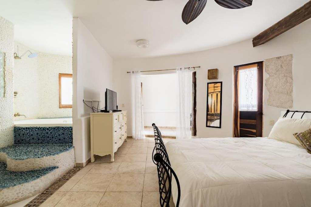 Hermosa VILLA con espacios de naturaleza y yoga view 3