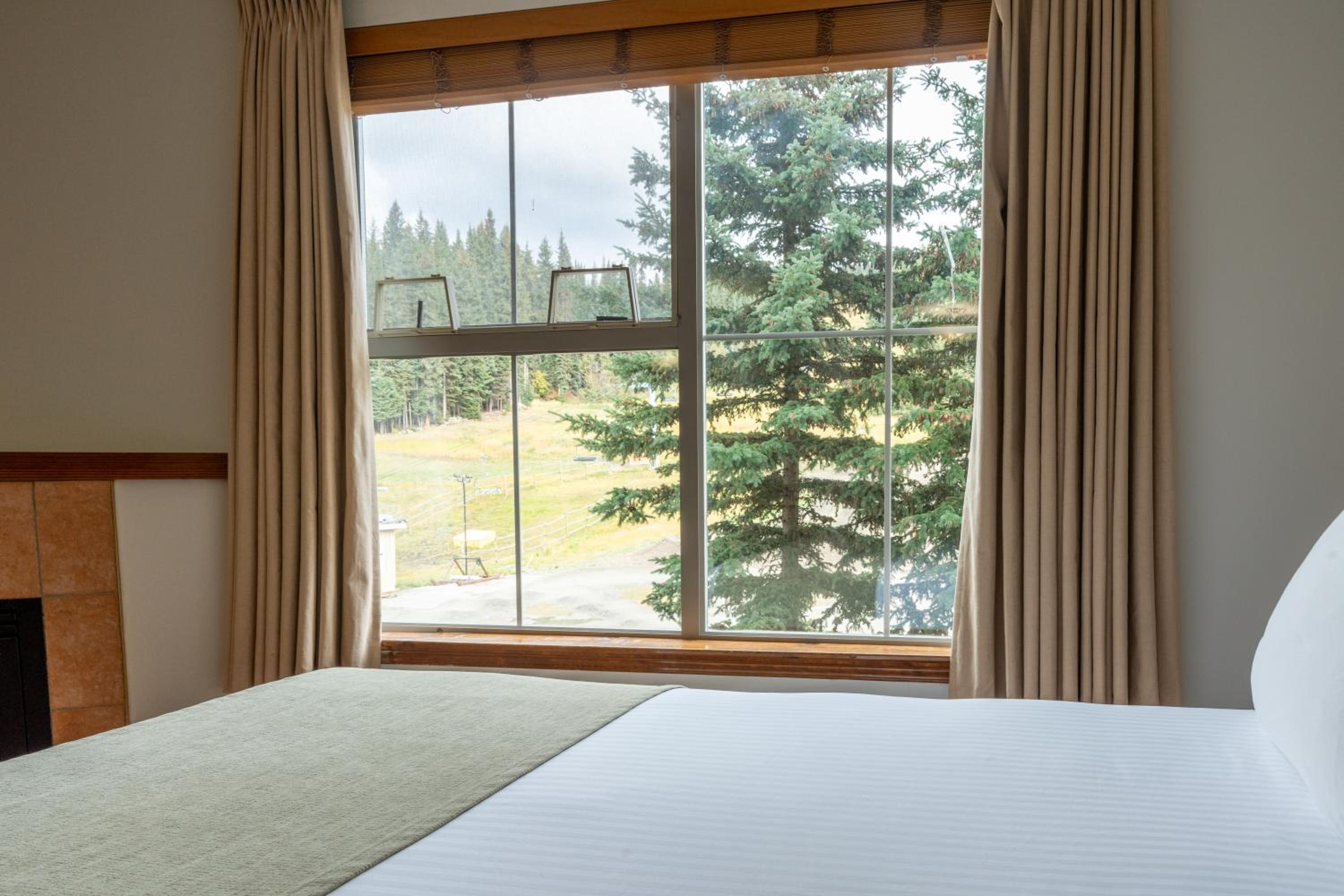 Sun Peaks Vacations - Sundance Lodge - Property Image 9