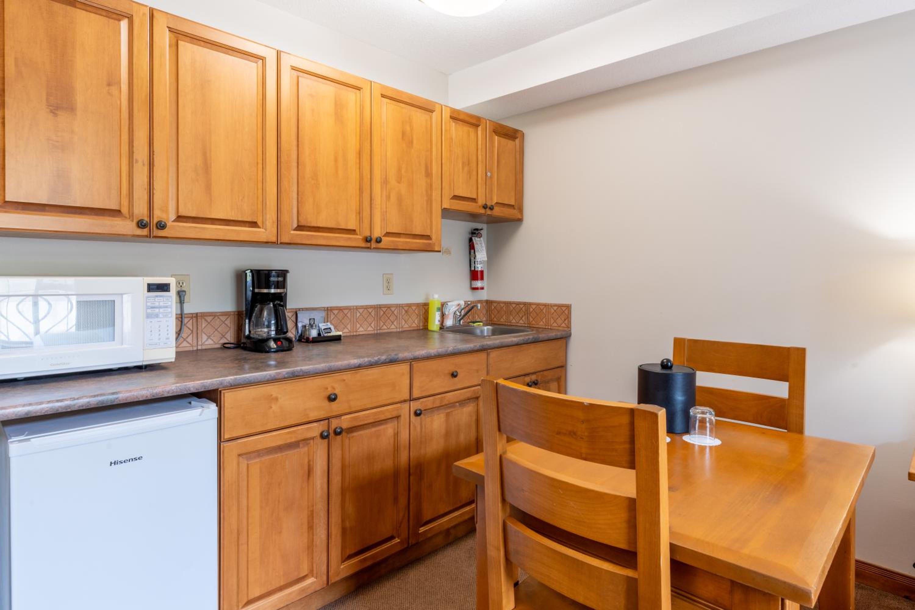 Sun Peaks Vacations - Sundance Lodge - Property Image 12