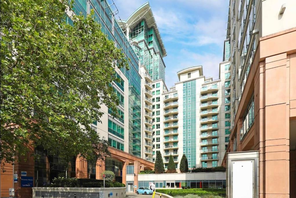 Stunning 2 Bed Thames River View - Central London