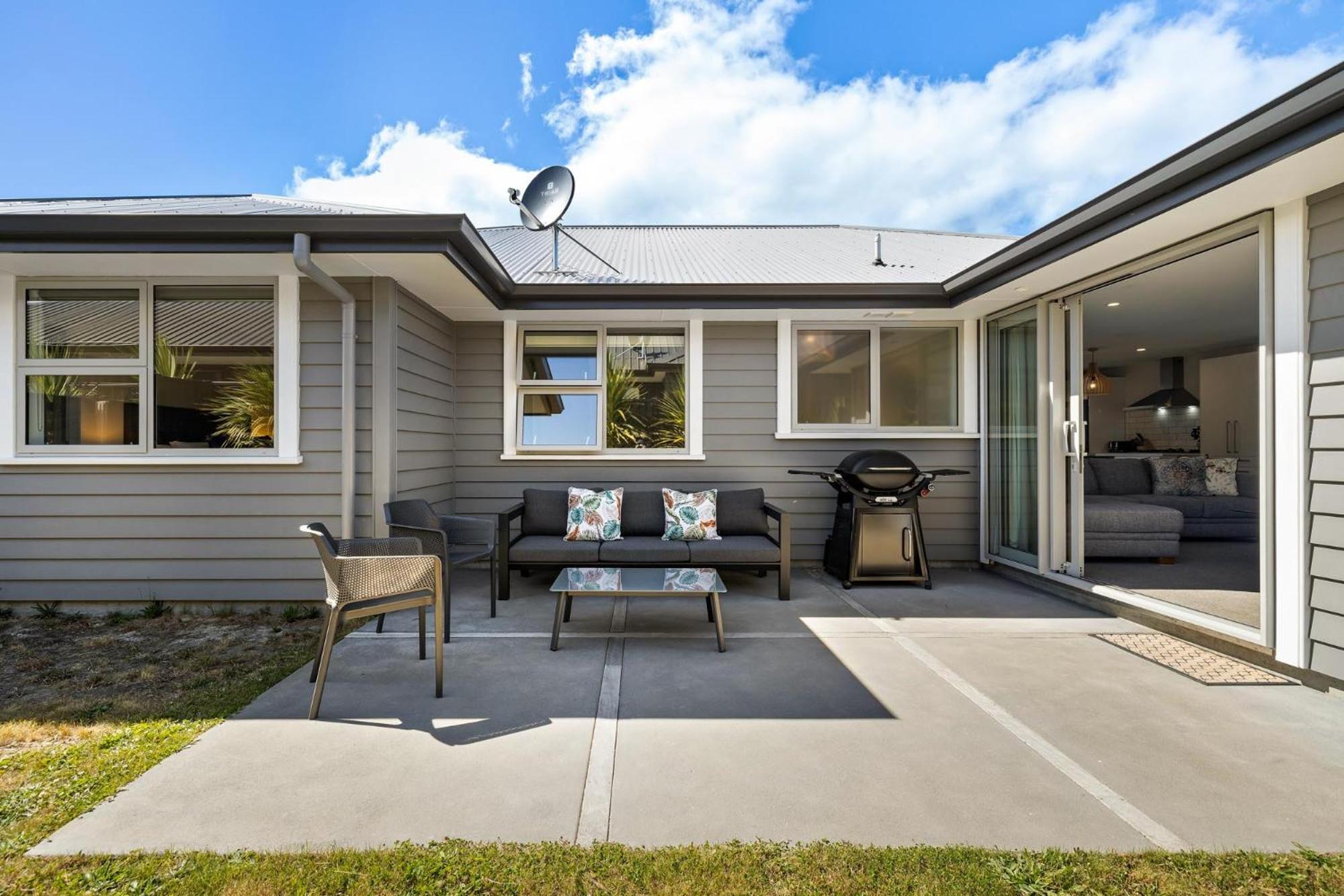 Spacious Family Mountain View Retreat, 4 Bedroom view 3