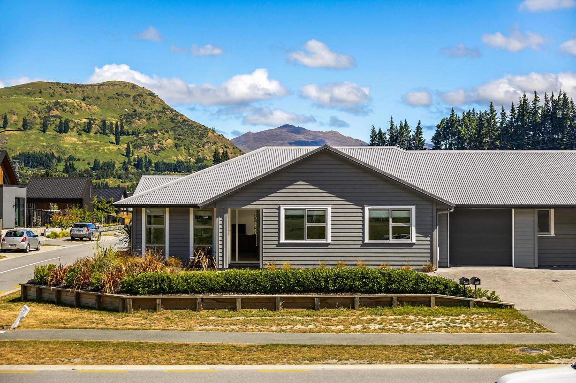 Spacious Family Mountain View Retreat, 4 Bedroom view 2