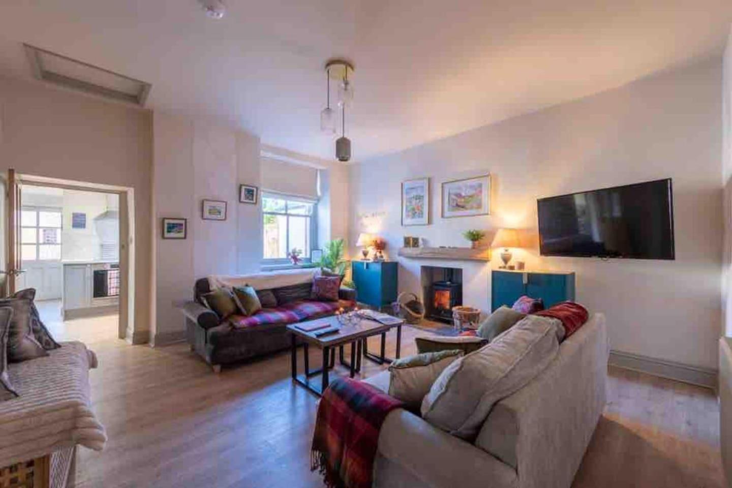 Tranquil Appleby Retreat for 6 Guests with Hot Tub view 4