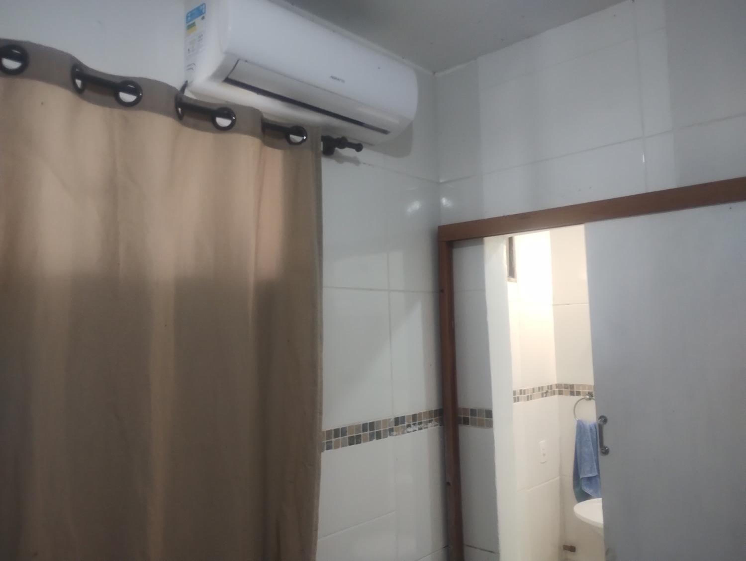 Casa de hóspedes nos Carianos perto do aeroporto