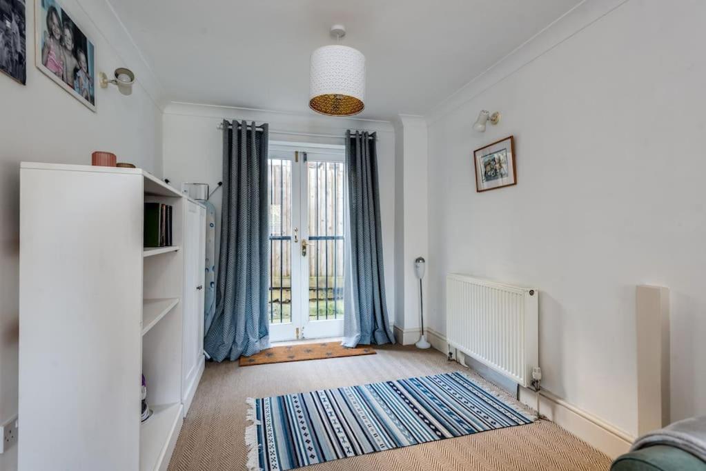 Cosy 2-Bedroom Haven in Picturesque Headington view 3