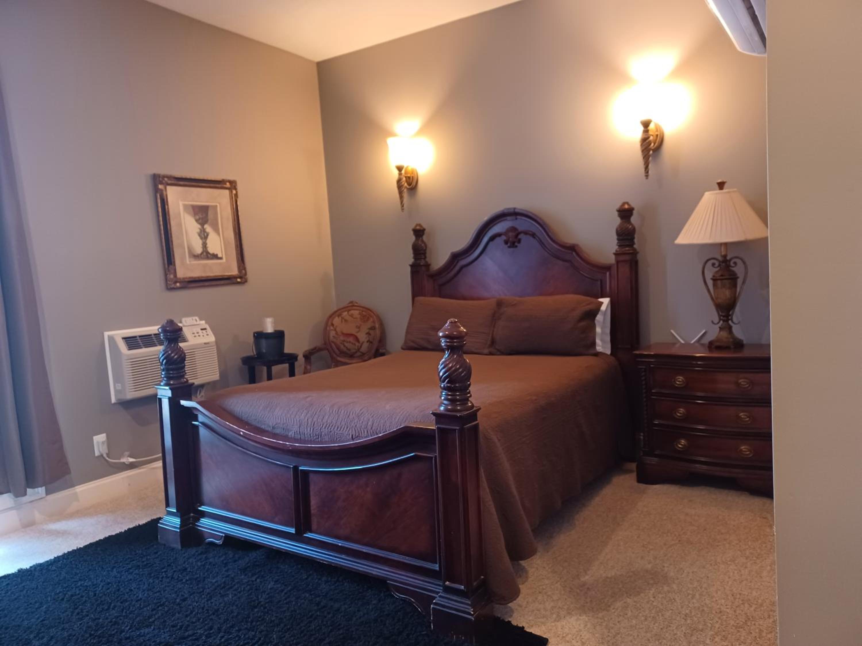 Natchez Manor Bed & Breakfast