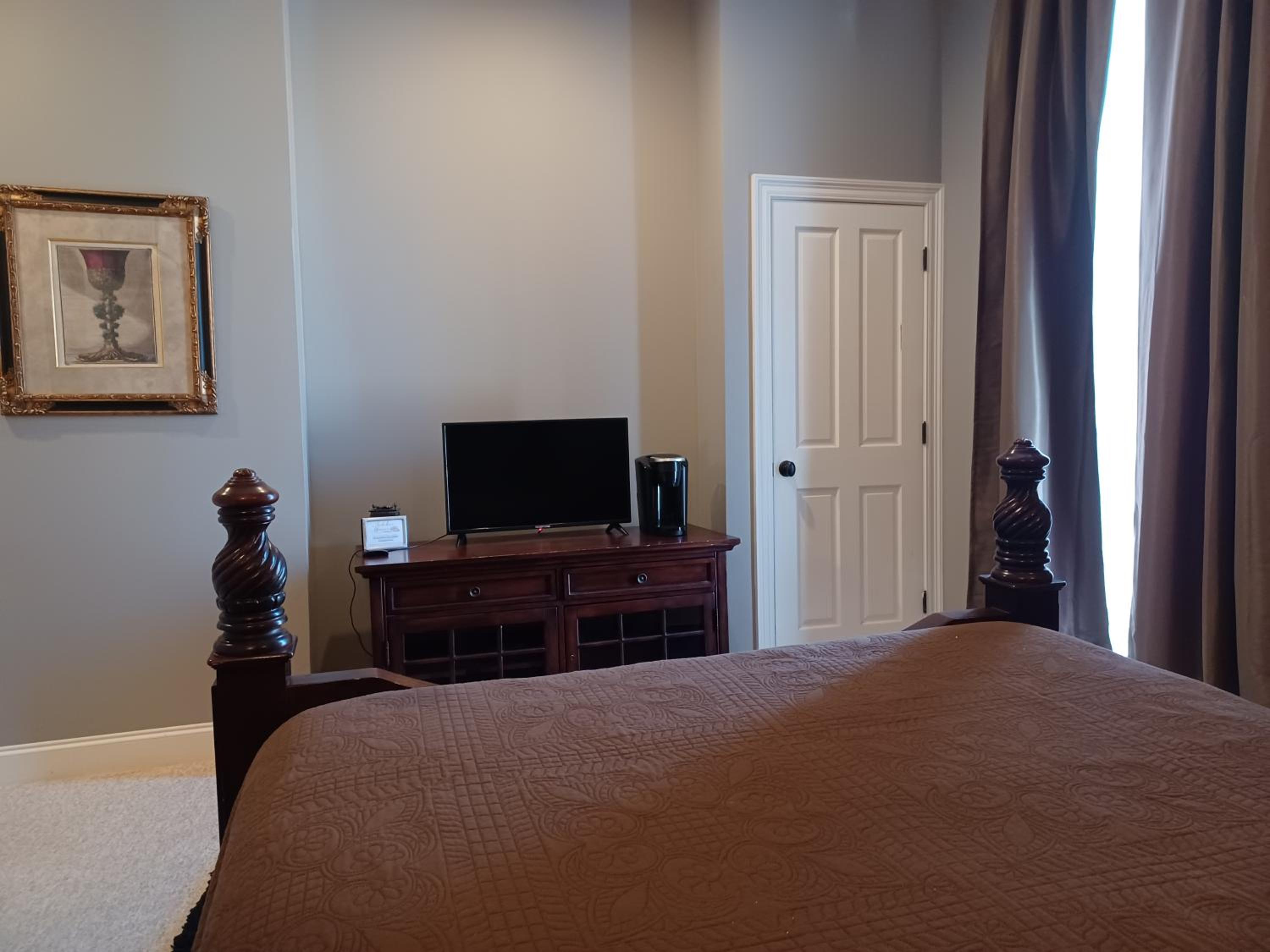 Natchez Manor Bed & Breakfast