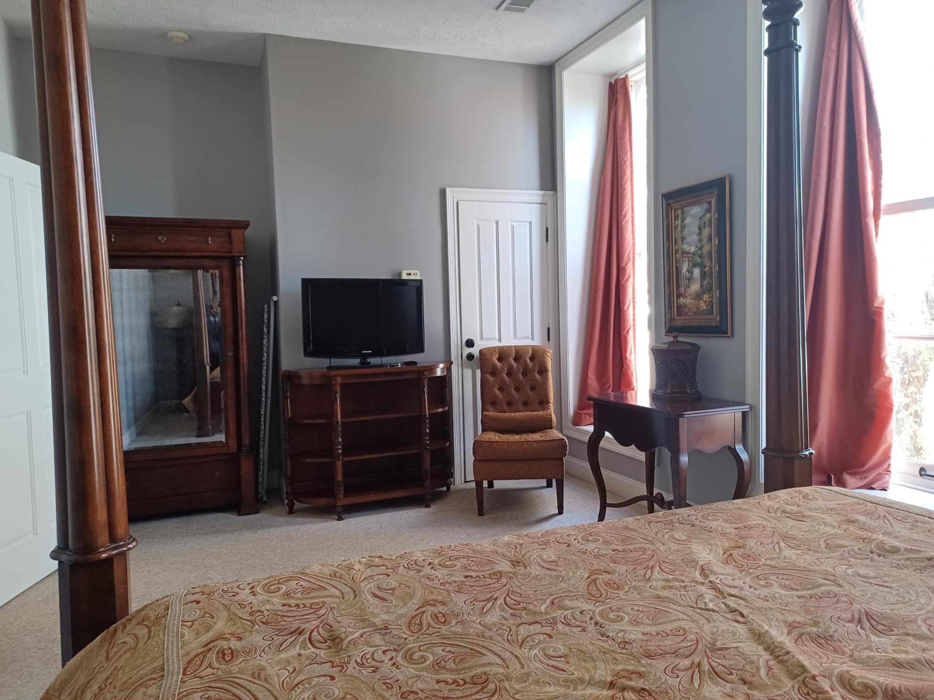 Natchez Manor Bed & Breakfast