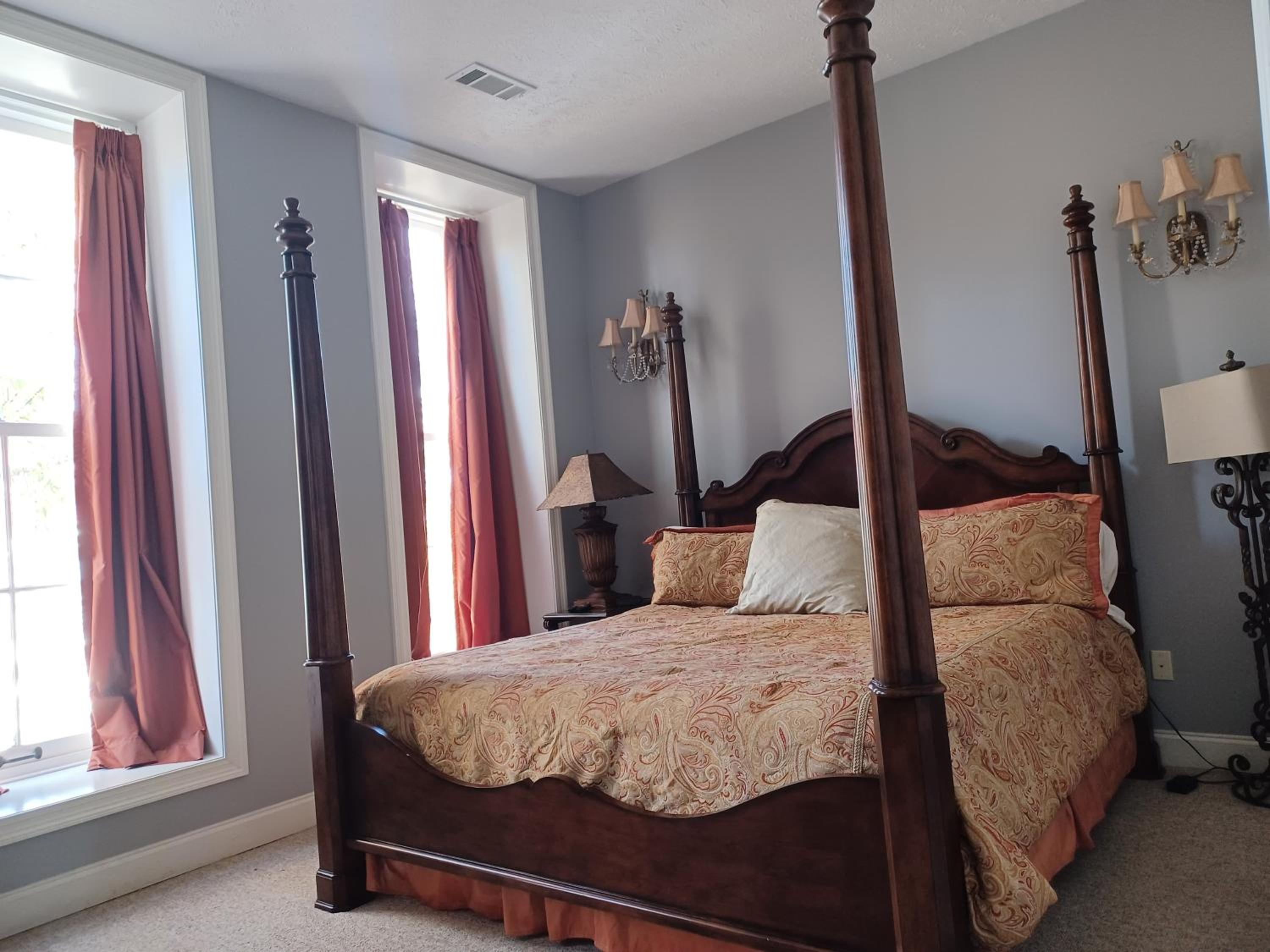 Natchez Manor Bed & Breakfast