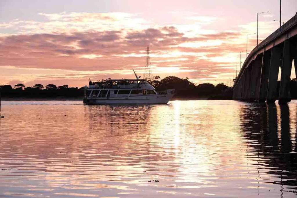 Sea La Vie, Pristine Water View Retreat
