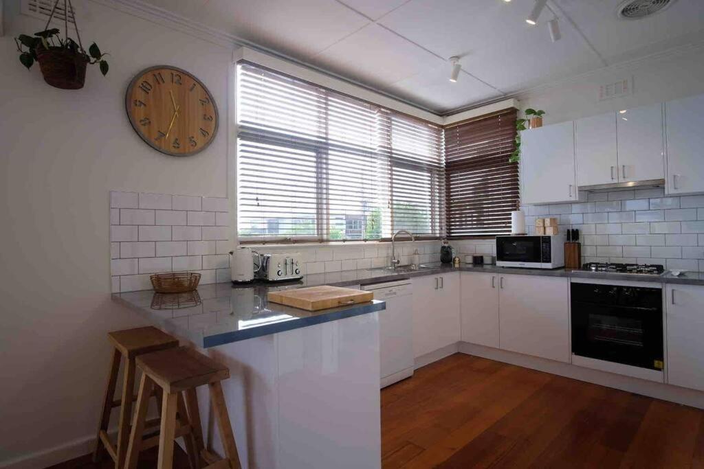 Sea La Vie, Pristine Water View Retreat