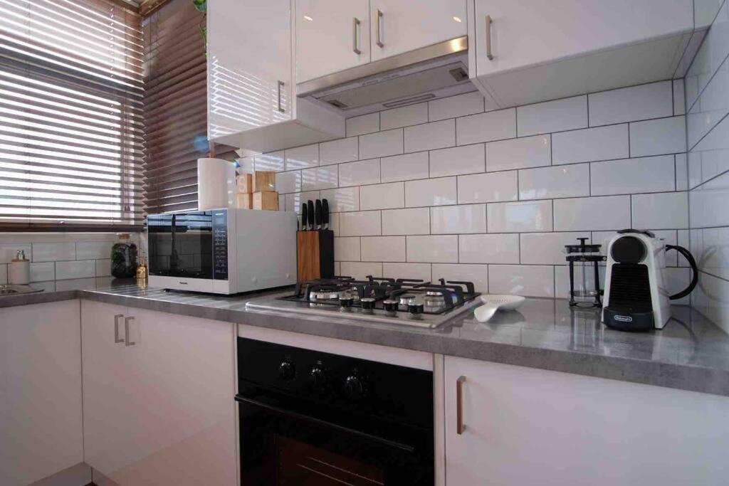 Sea La Vie, Pristine Water View Retreat