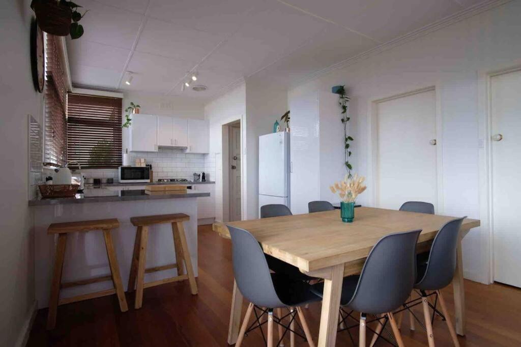 Sea La Vie, Pristine Water View Retreat