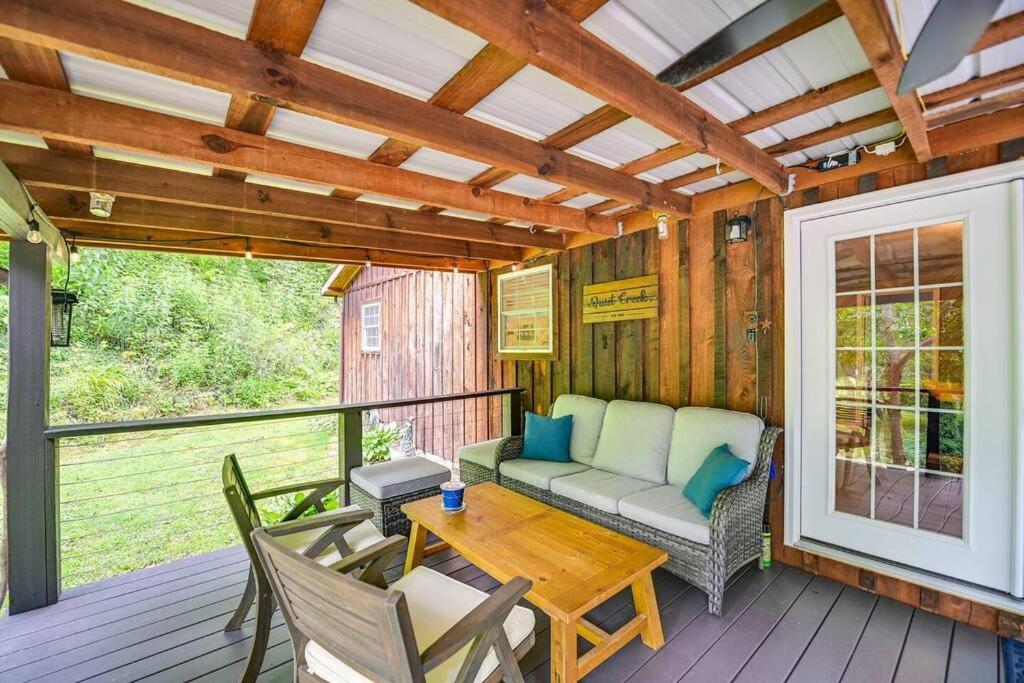 Cozy Cave Run Lake cabin with deck  fire pit! Pet-friendly near Red River Gorge - Property Image 4
