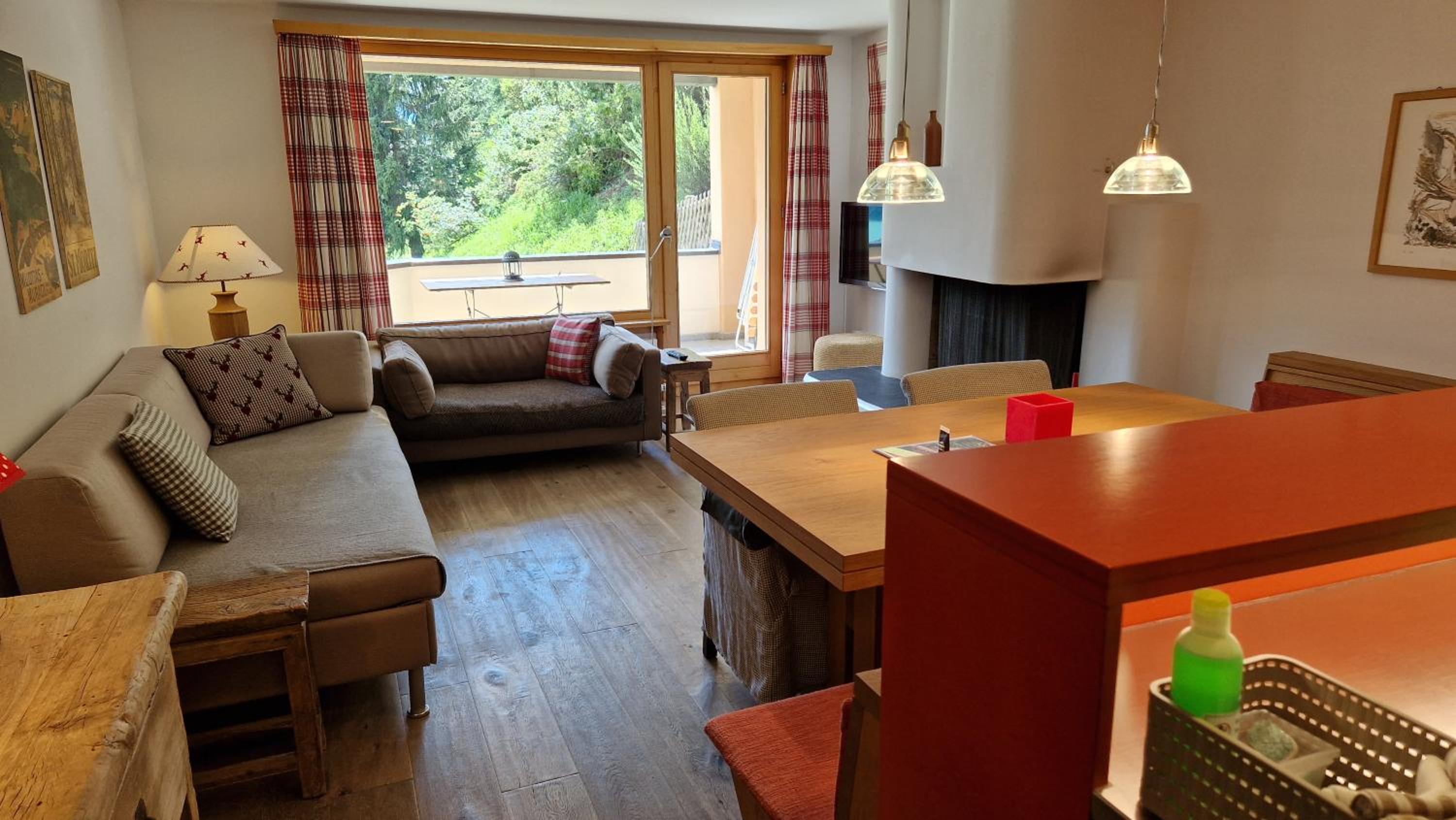 Hotel Aparthotel Chesa Bellaval - Image 1