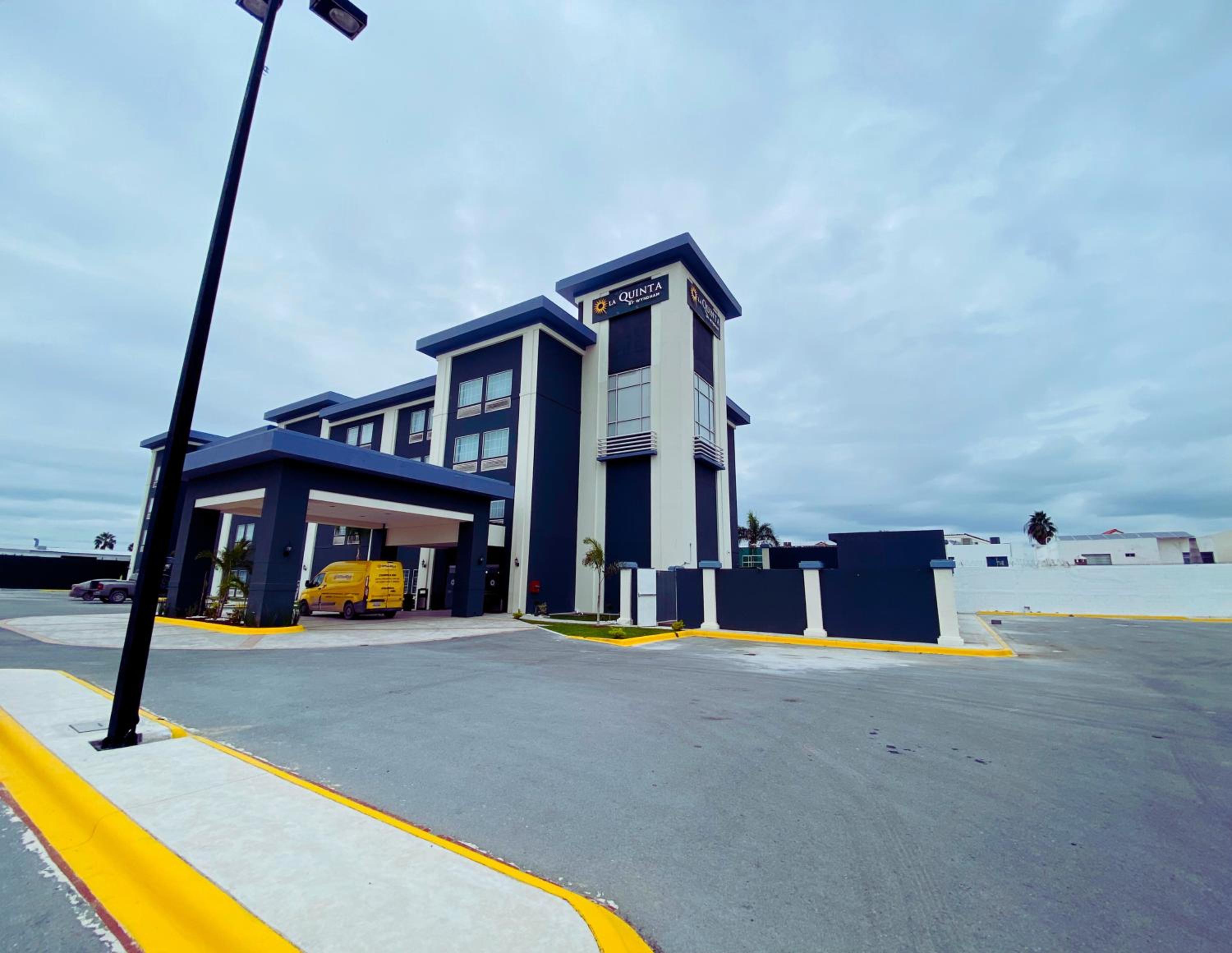 Reynosa Vacations - La Quinta by Wyndham Reynosa - Property Image 3