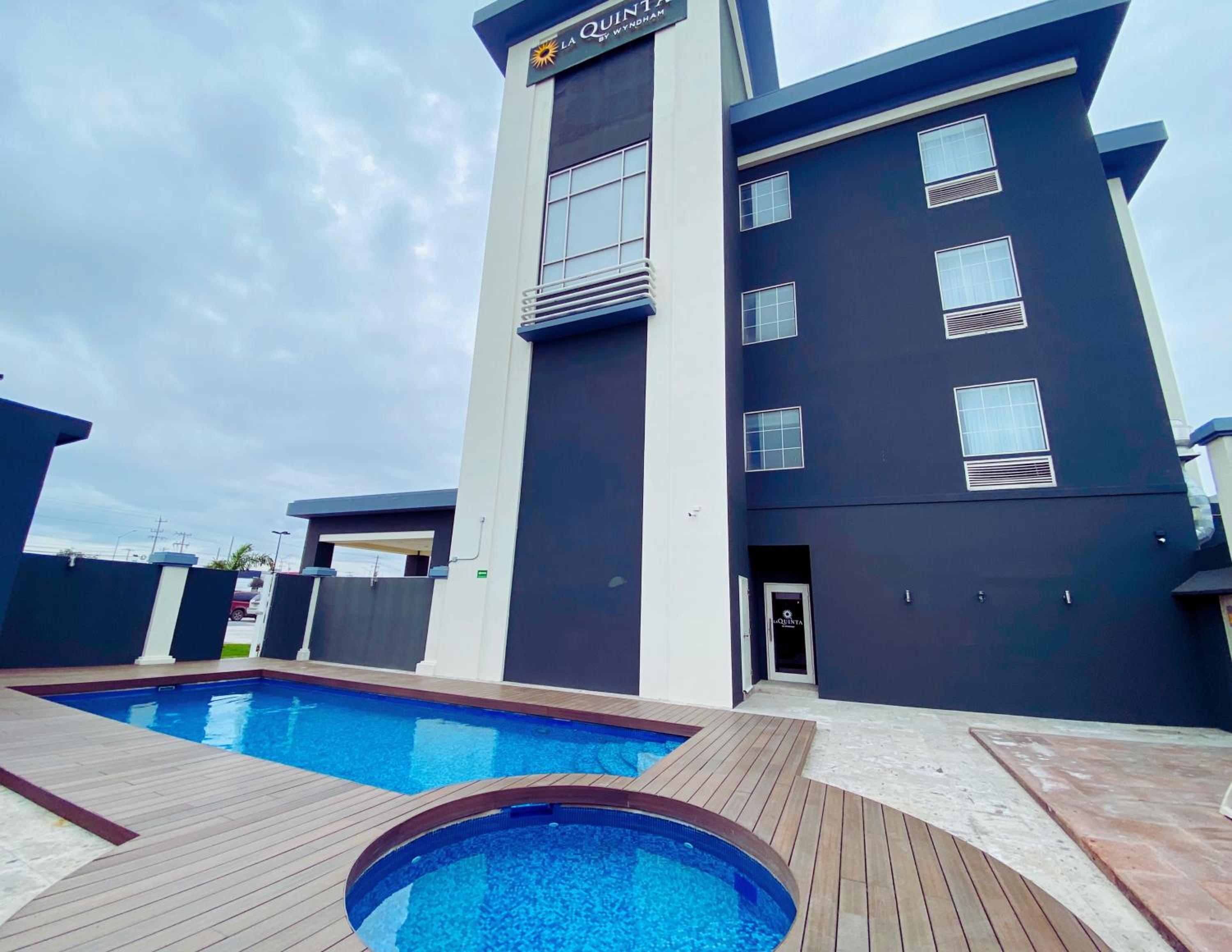 Reynosa Vacations - La Quinta by Wyndham Reynosa - Property Image 4