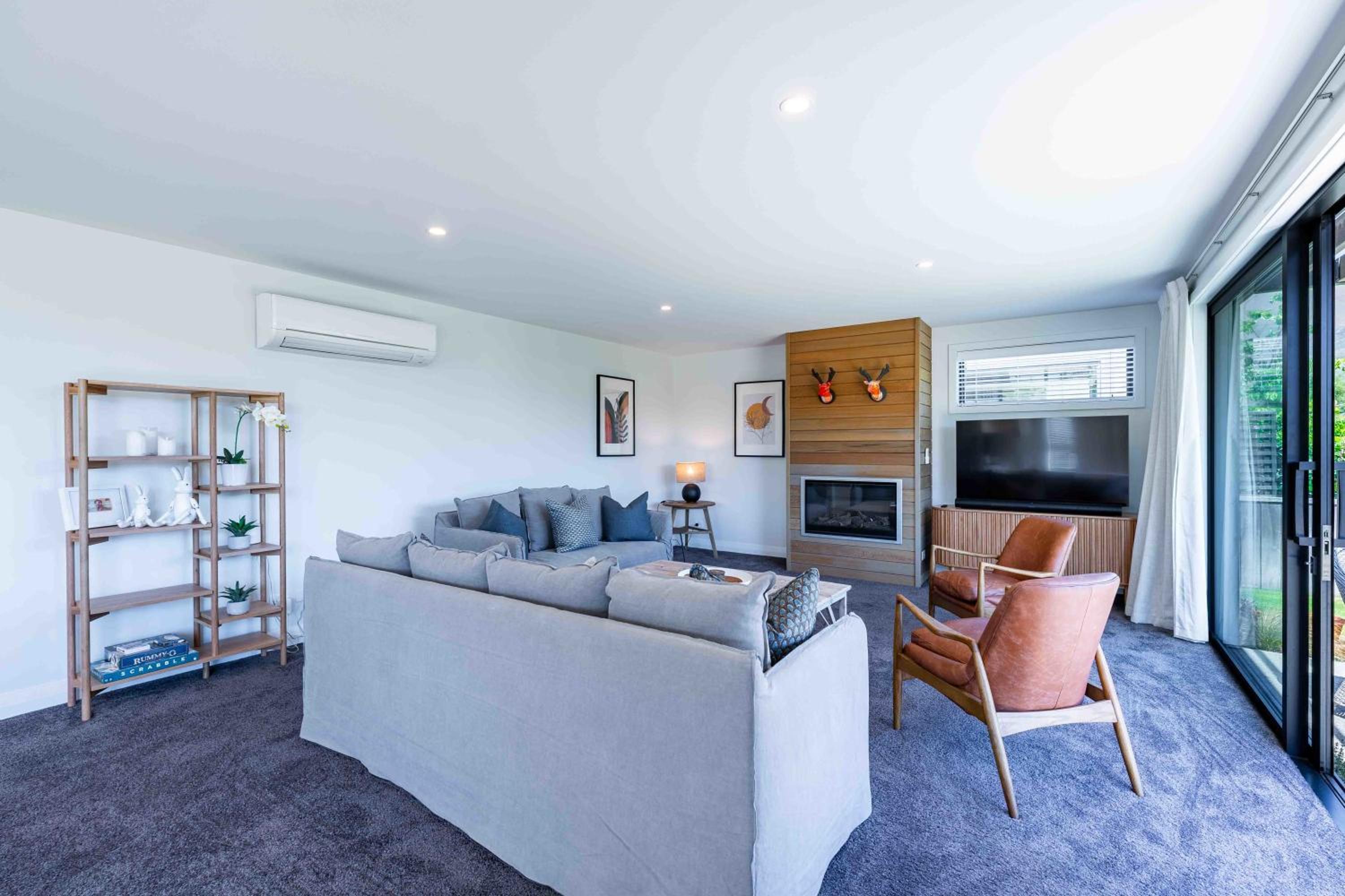 Serenity Haven: Retreat with Panoramic Views view 3