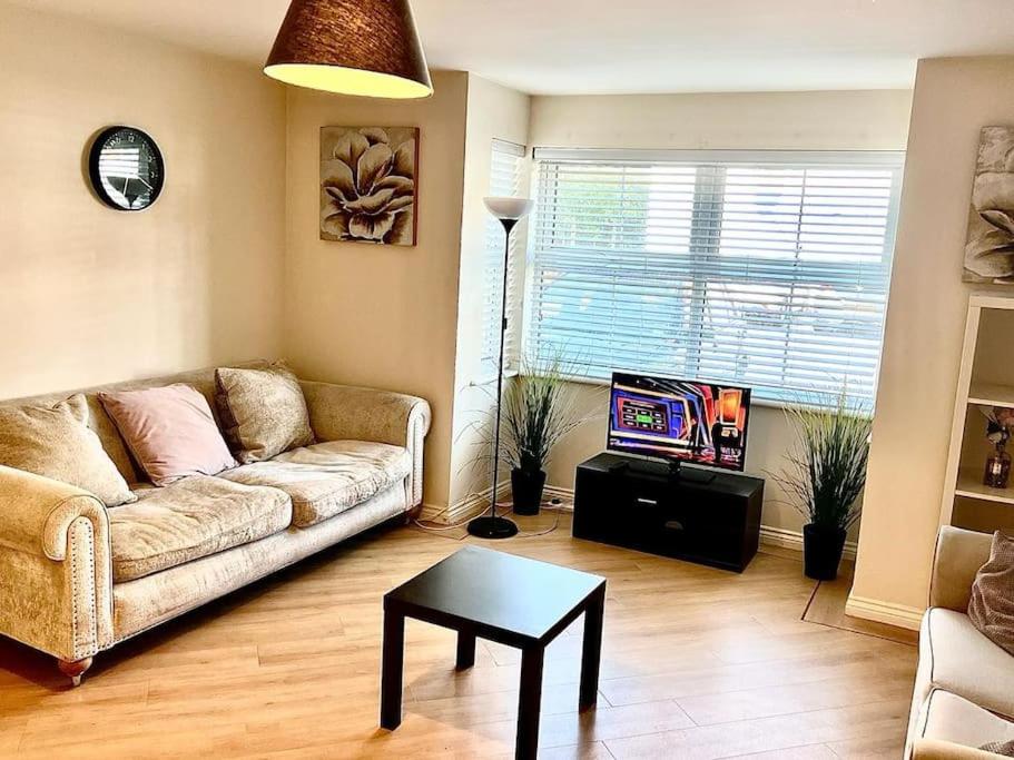 Chancellor Apt Nr Uni/Hosp/CityCtr & all Amenities view 2