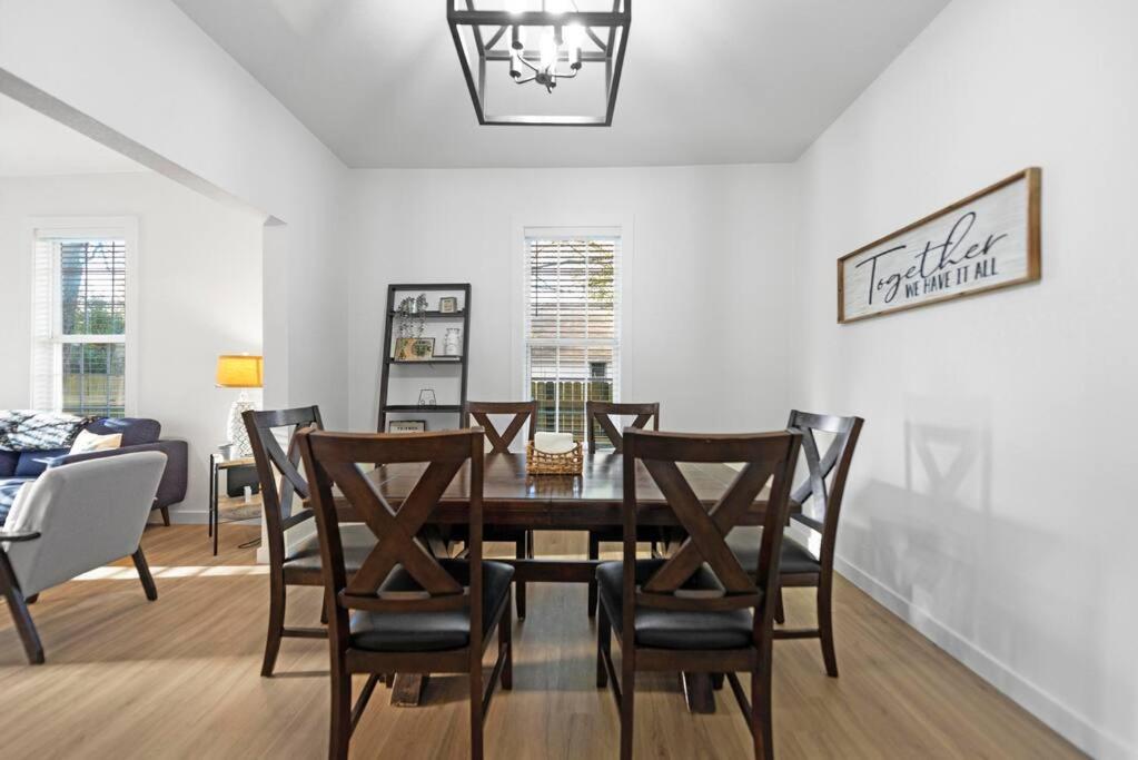 New Charming 2-Bedroom Home Minutes to Downtown view 4