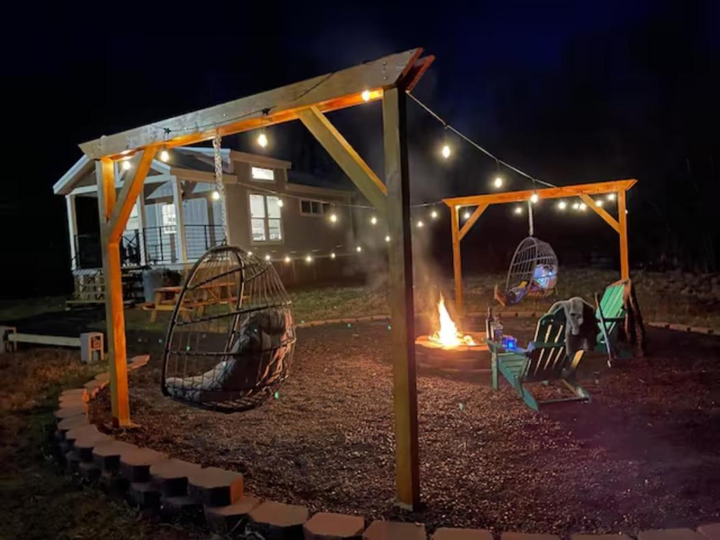 Batesville Vacations - Charming Tiny Home! Close to Oxford, Sardis Lake, Safari Animal Zoo - Property Image 1
