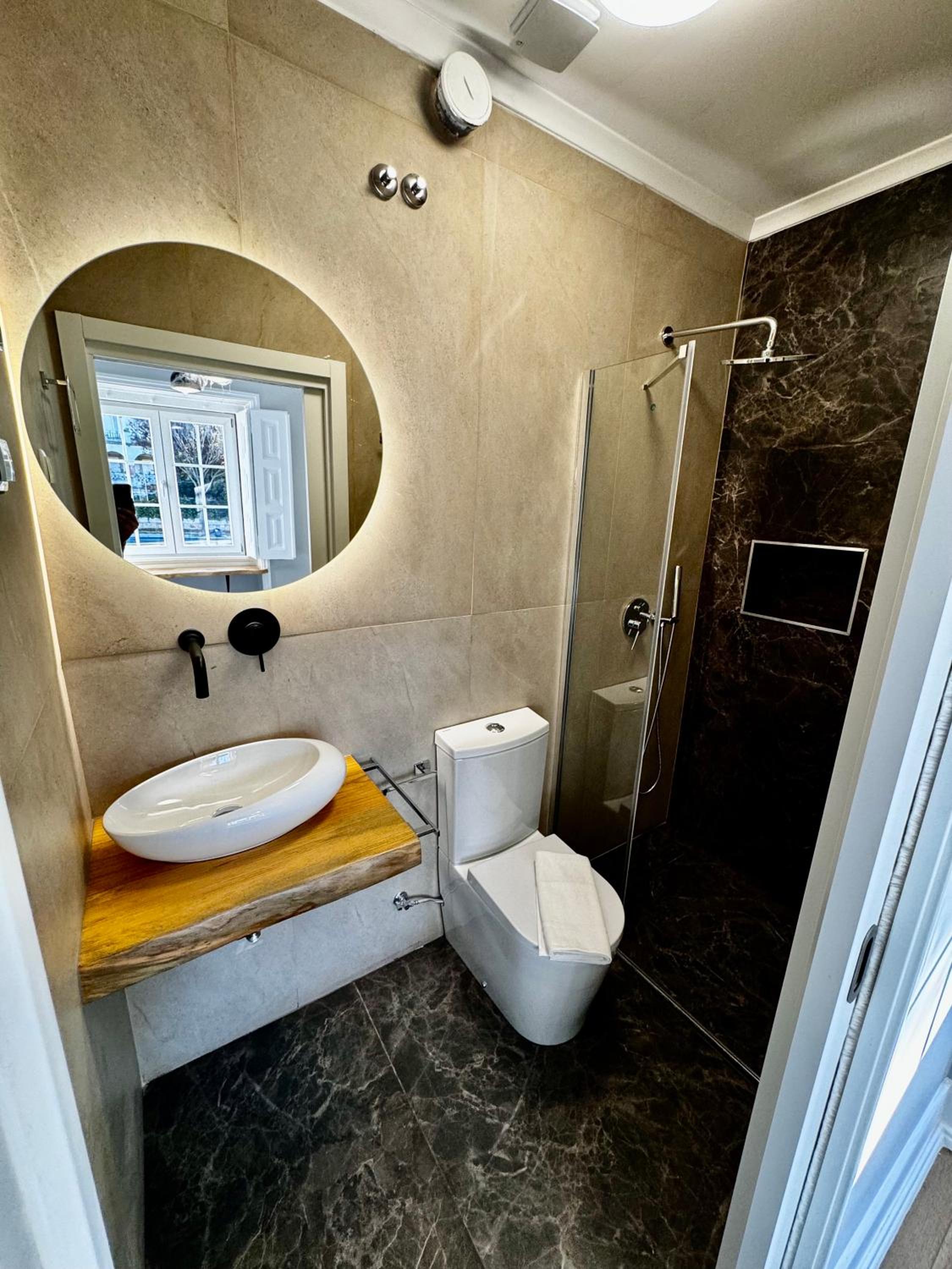 Relax and Explore Lisbon Suites and Rooms view 4