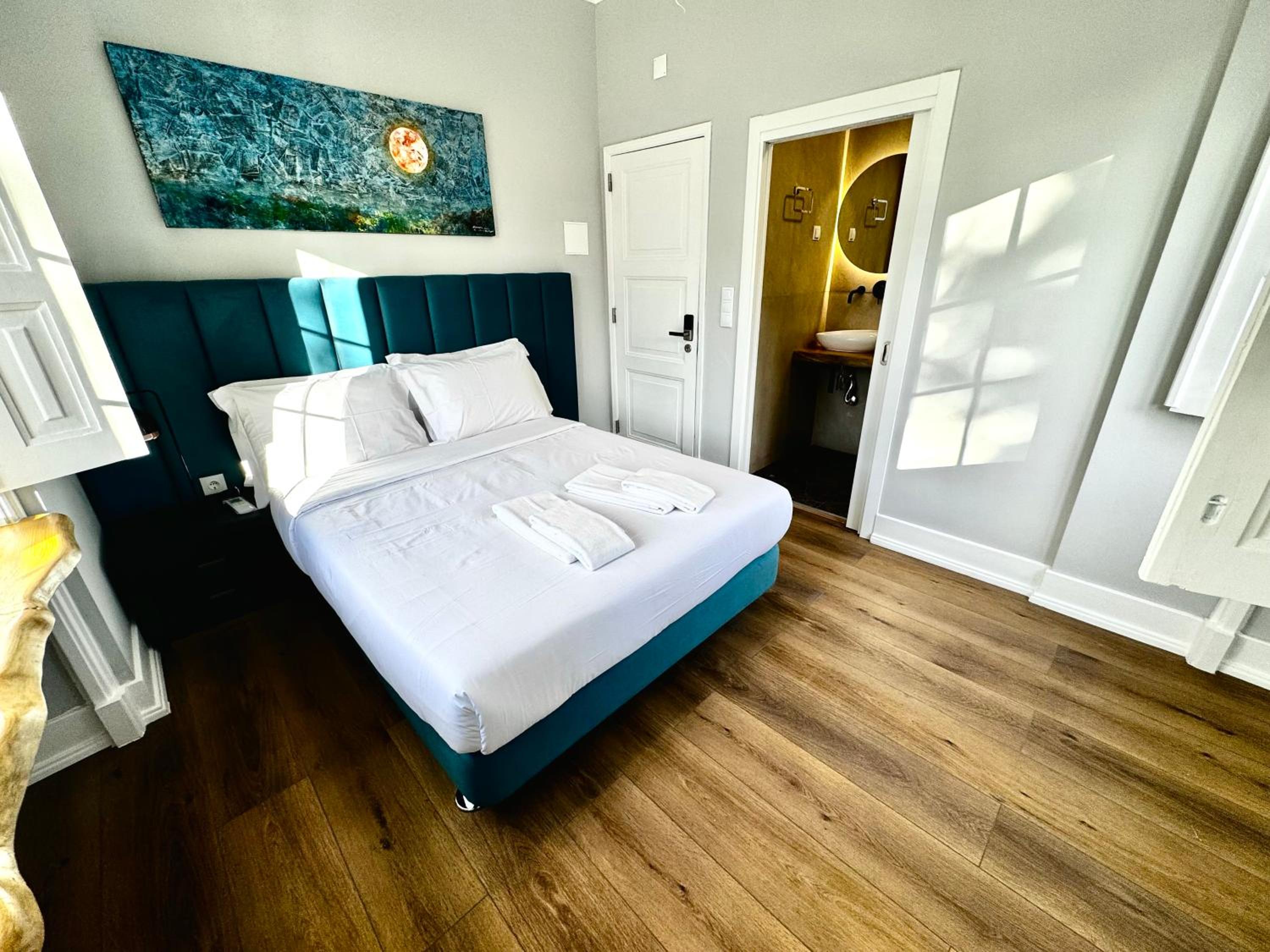 Relax and Explore Lisbon Suites and Rooms view 2