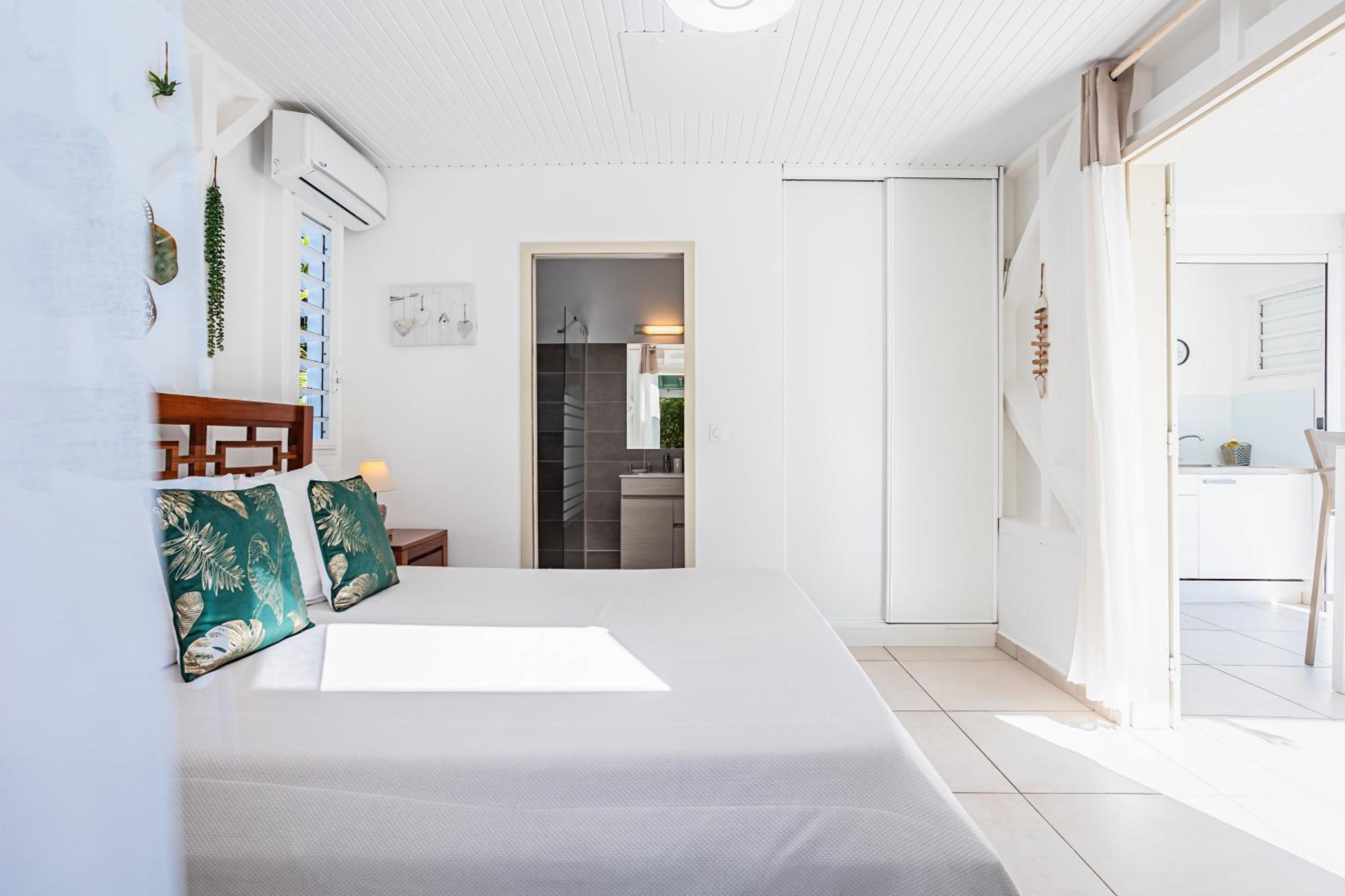 Magnifique Bungalow et Jacuzzi au cœur des plages
