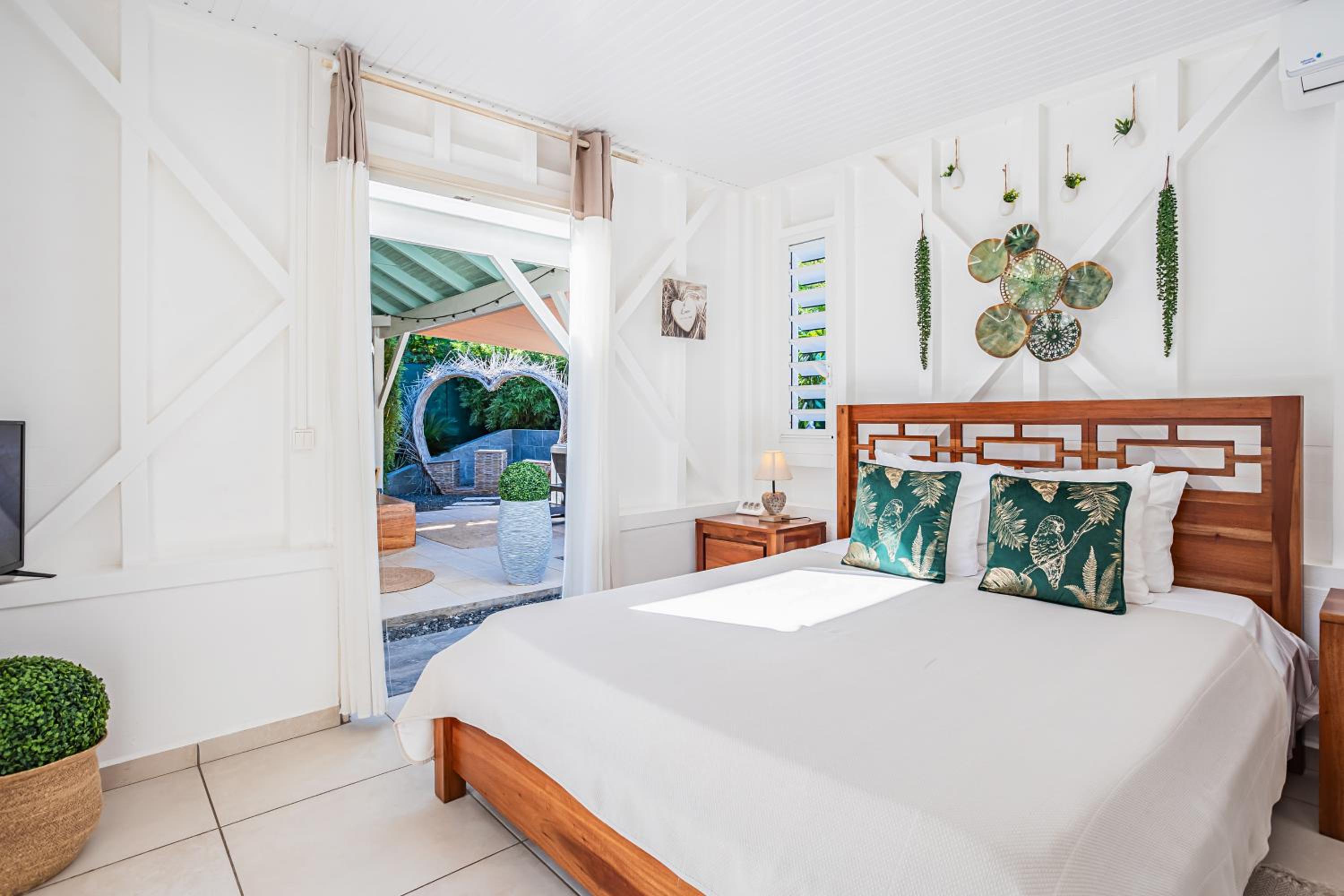 Magnifique Bungalow et Jacuzzi au cœur des plages