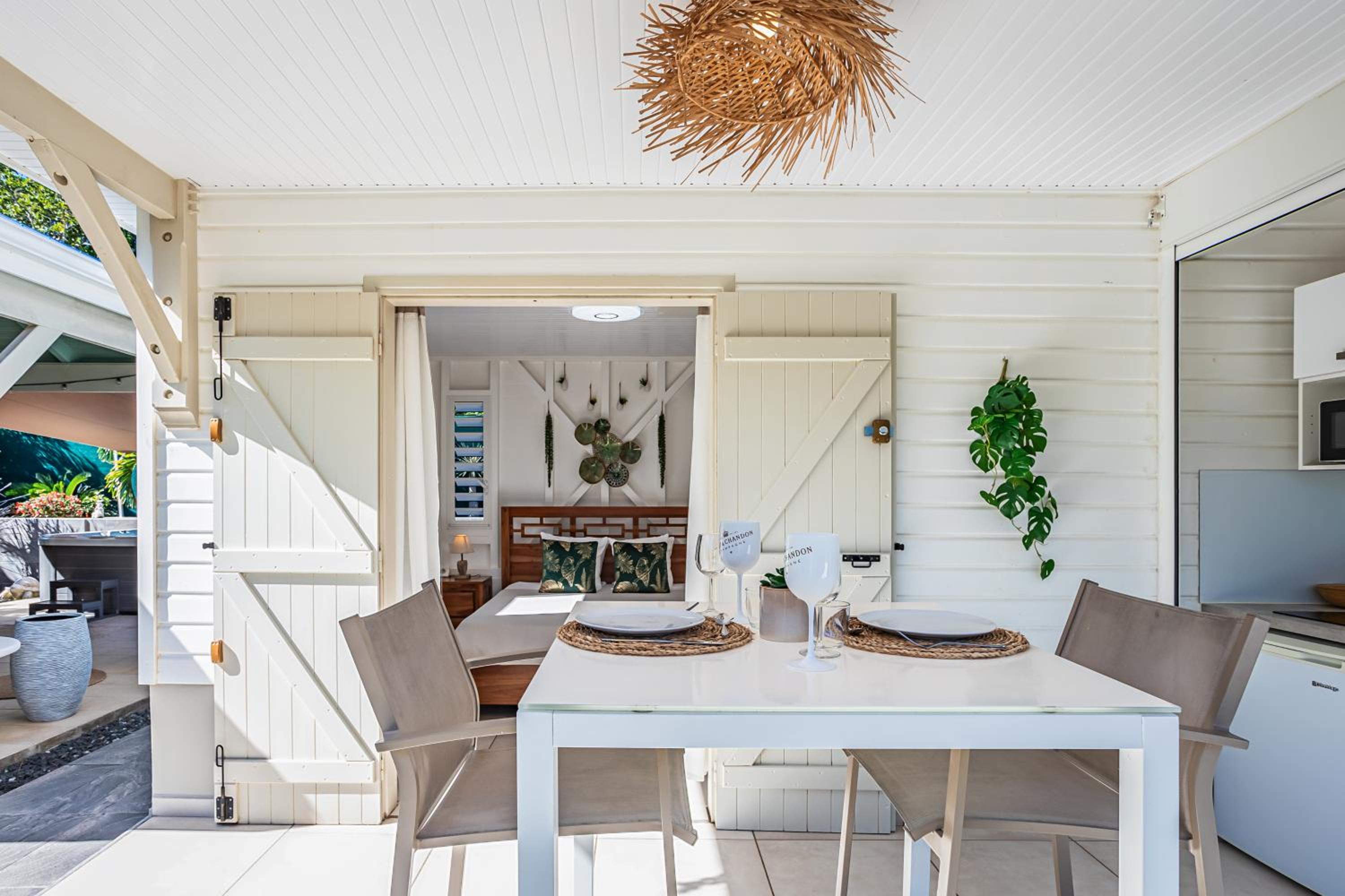 Magnifique Bungalow et Jacuzzi au cœur des plages