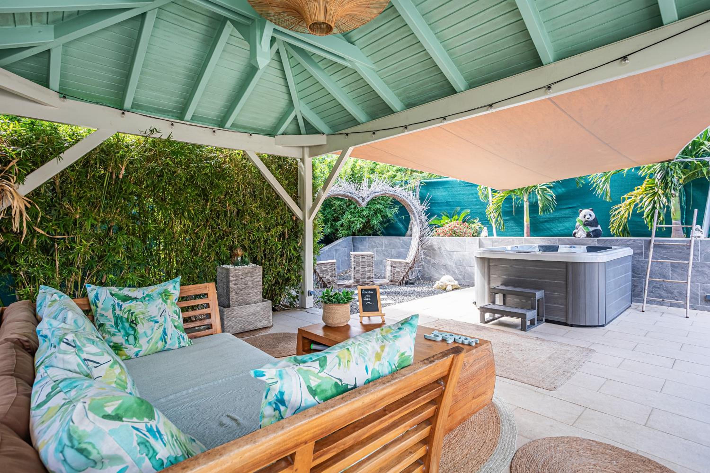 Magnifique Bungalow et Jacuzzi au cœur des plages